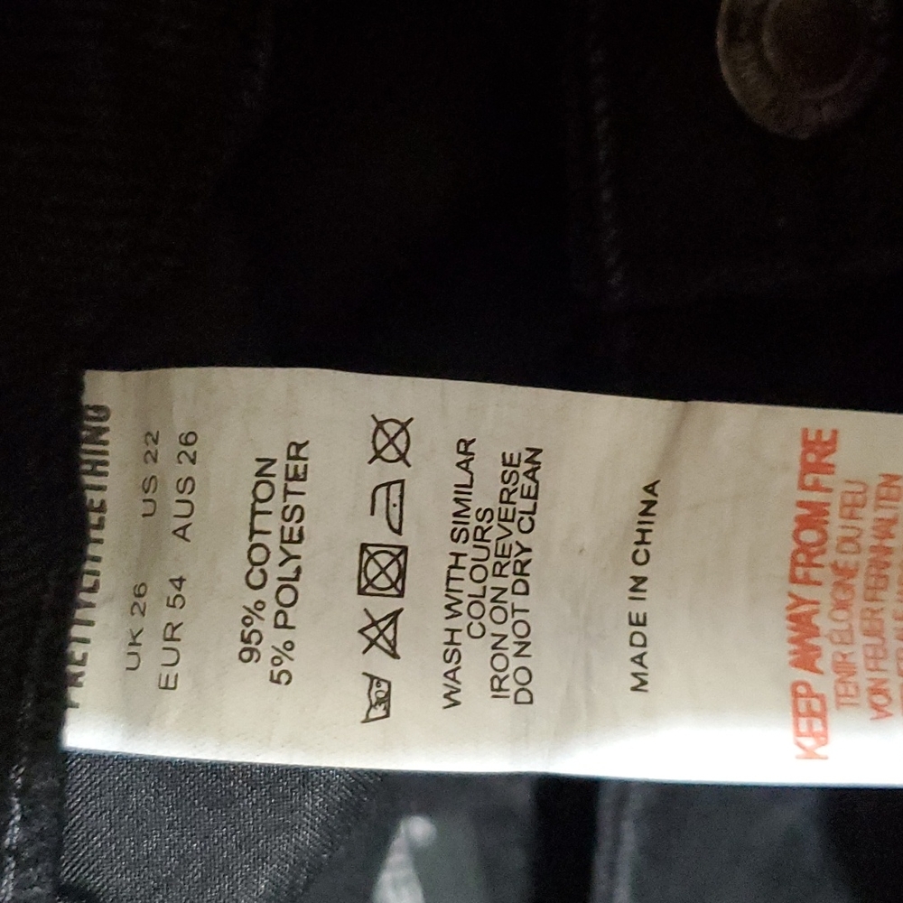 NWOT PrettyLittleThing Black High Rise Ripped Jeans - Picture 5 of 11